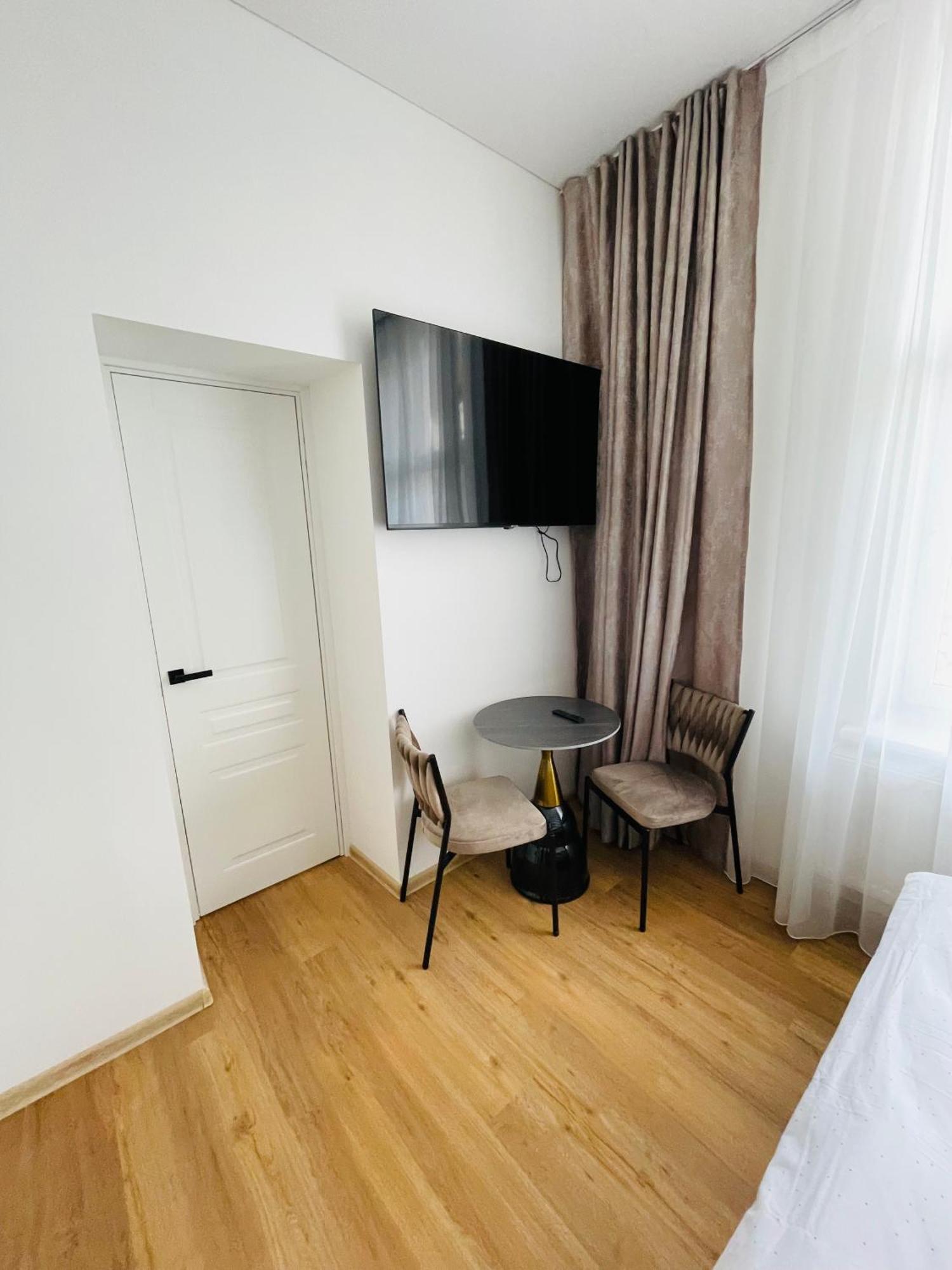 River House Center Apartment